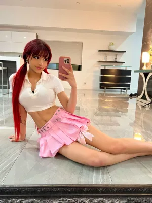 Leslie Lana photo 1, european, slim, red hair, 179 cm, 41 kg, Hong Kong