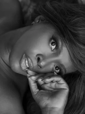 Bia Brandao photo 1, ebony / black, slim, brunette, 169 cm, 54 kg, Hong Kong