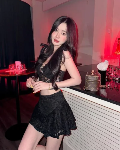 Canissa photo 3, asian, slim, black hair, 171 cm, 49 kg, Hong Kong