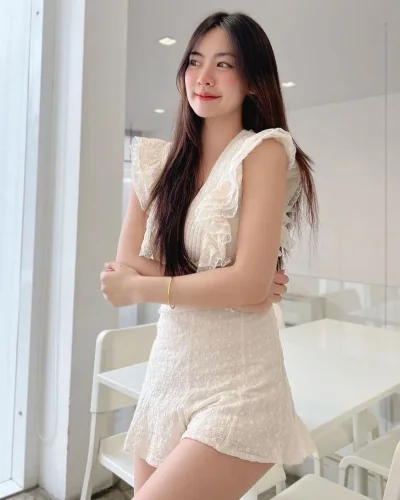 Canissa photo 5, asian, slim, black hair, 171 cm, 49 kg, Hong Kong