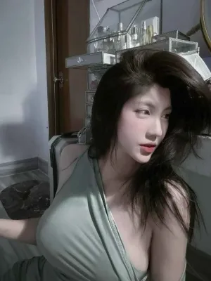 Aanya photo 1, asian, slim, black hair, 165 cm, 49 kg, Hong Kong