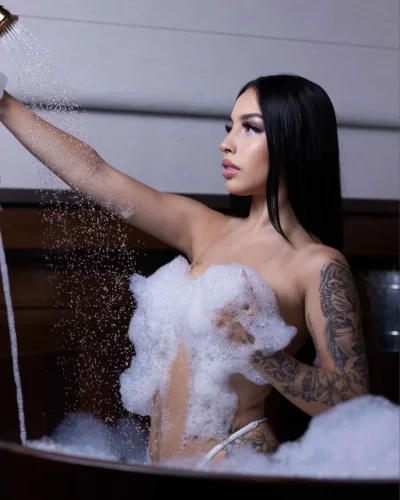 Livia photo 3, middle eastern, slim, brunette, 170 cm, 54 kg, Hong Kong