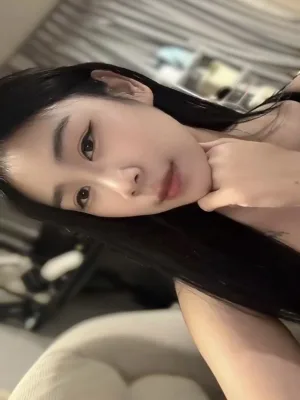 Busty photo 1, asian, athletic, black hair, 162 cm, 53 kg, Hong Kong