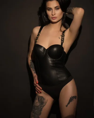 Alisa photo 9, european, athletic, black hair, 170 cm, 55 kg, Hong Kong