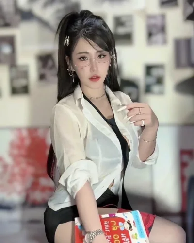 Busty photo 2, asian, athletic, black hair, 158 cm, 48 kg, Hong Kong