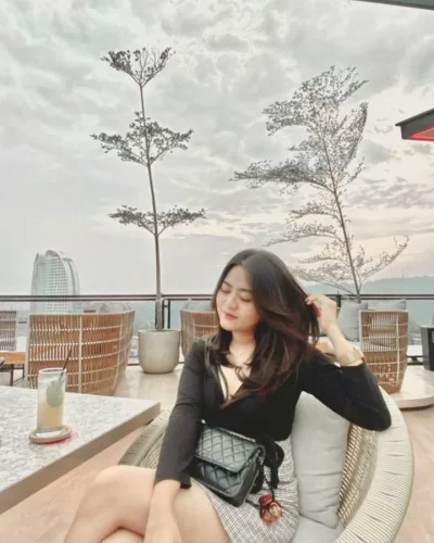 Winter photo 6, asian, slim, brunette, 167 cm, 50 kg, Hong Kong