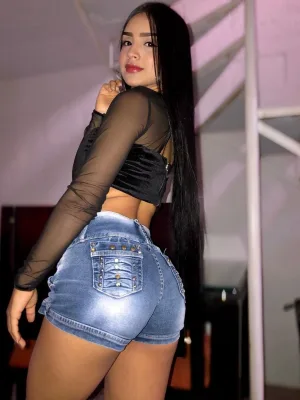 Veronique photo 1, latino, slim, black hair, 171 cm, 50 kg, Hong Kong
