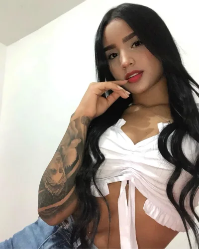 Veronique photo 3, latino, slim, black hair, 171 cm, 50 kg, Hong Kong