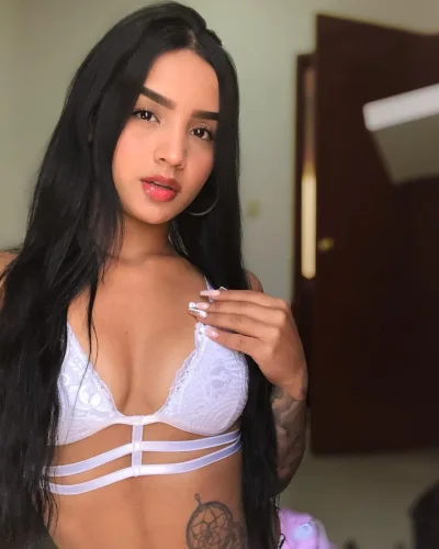 Veronique photo 5, latino, slim, black hair, 171 cm, 50 kg, Hong Kong