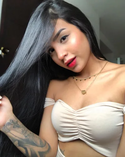 Veronique photo 9, latino, slim, black hair, 171 cm, 50 kg, Hong Kong