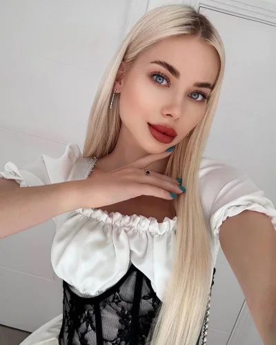 Elena photo 3, european, slim, blonde hair, 169 cm, 54 kg, Hong Kong