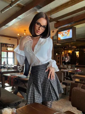 Miranda photo 1, european, slim, brunette, 167 cm, 52 kg, Hong Kong