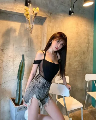 Roxy photo 1, asian, athletic, black hair, 161 cm, 54 kg, Hong Kong