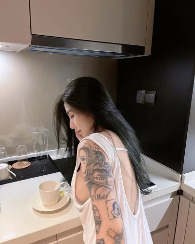 Melanie photo 8, asian, average, black hair, 168 cm, 63 kg, Hong Kong