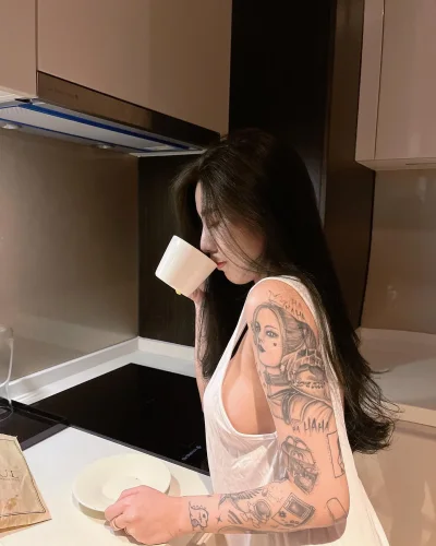 Melanie photo 9, asian, average, black hair, 168 cm, 63 kg, Hong Kong
