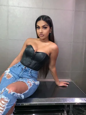 Sofie photo 1, middle eastern, slim, black hair, 172 cm, 56 kg, Hong Kong