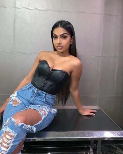 Sofie photo 1, middle eastern, slim, black hair, 172 cm, 56 kg, Hong Kong