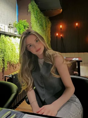 Dee photo 1, middle eastern, slim, brunette, 165 cm, 51 kg, Hong Kong