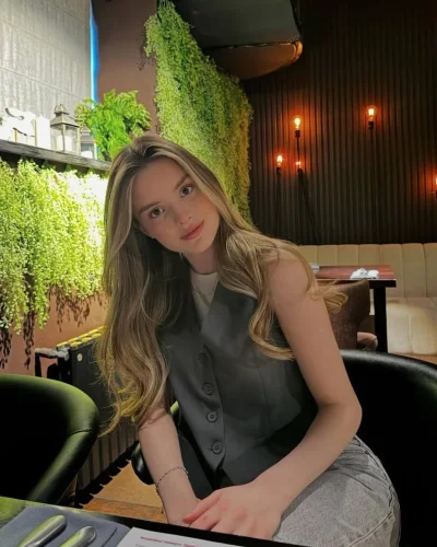 Dee photo 1, middle eastern, slim, brunette, 165 cm, 51 kg, Hong Kong