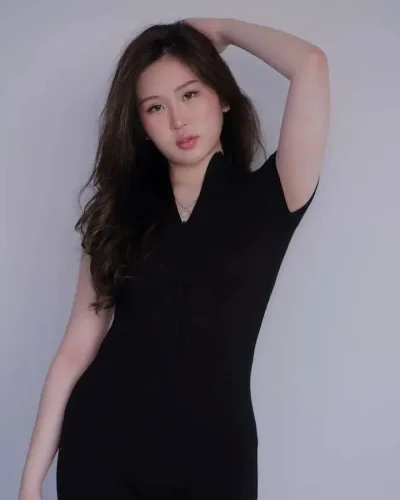 Julia photo 2, asian, slim, brunette, 166 cm, 48 kg, Hong Kong