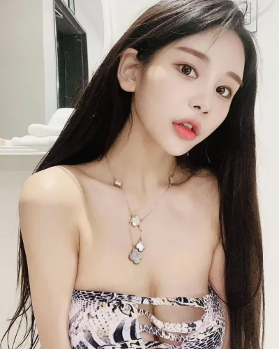 Hannah photo 2, asian, slim, black hair, 169 cm, 50 kg, Hong Kong