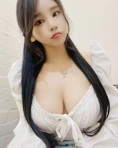 Hannah photo 3, asian, slim, black hair, 169 cm, 50 kg, Hong Kong