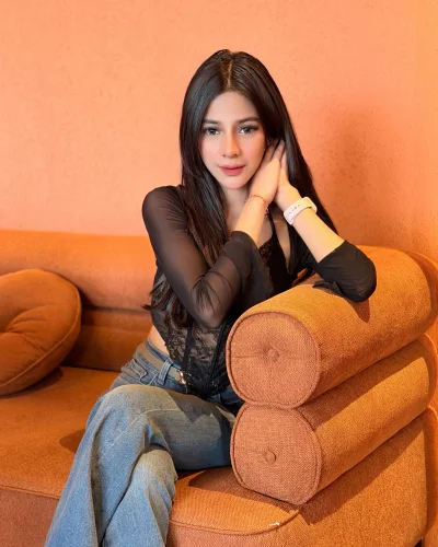 Melanie photo 1, asian, slim, black hair, 165 cm, 44 kg, Hong Kong