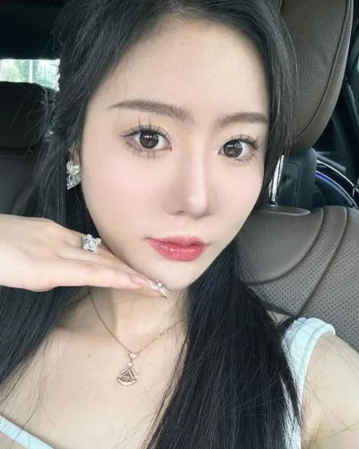 Xiao Yu photo 2, asian, slim, black hair, 164 cm, 51 kg, Hong Kong