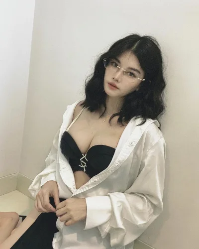 Nadira photo 1, asian, slim, black hair, 168 cm, 49 kg, Hong Kong