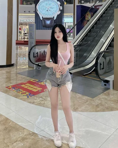 Hanna photo 6, asian, slim, black hair, 169 cm, 50 kg, Hong Kong