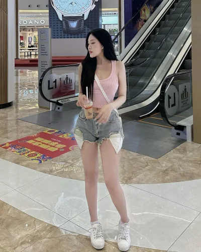 Hanna photo 8, asian, slim, black hair, 169 cm, 50 kg, Hong Kong
