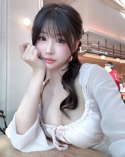 Kerrat photo 4, asian, slim, black hair, 165 cm, 45 kg, Hong Kong