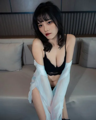 Maria photo 2, asian, average, black hair, 153 cm, 59 kg, Hong Kong