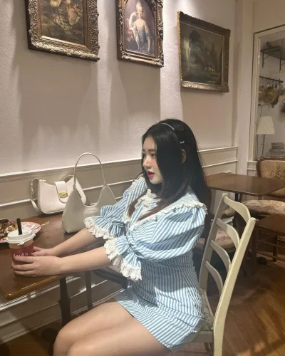 Karien photo 2, asian, slim, black hair, 163 cm, 50 kg, Hong Kong