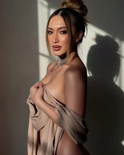 Pilar photo 8, asian, average, auburn hair, 167 cm, 56 kg, Medium bust, Hong Kong