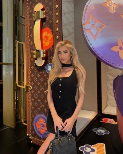 Angell photo 7, latino, average, blonde hair, 161 cm, 52 kg, Small bust, Hong Kong