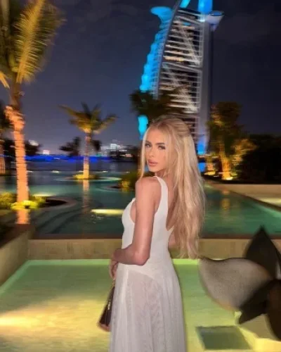 Angell photo 8, latino, average, blonde hair, 161 cm, 52 kg, Small bust, Hong Kong