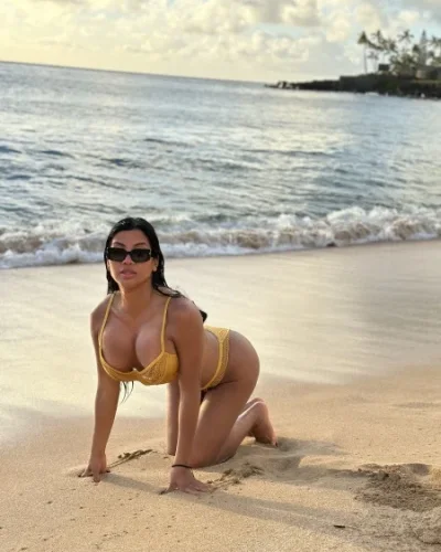 Jane photo 29, asian, curvy, black hair, 161 cm, 68 kg, Large bust, Hong Kong
