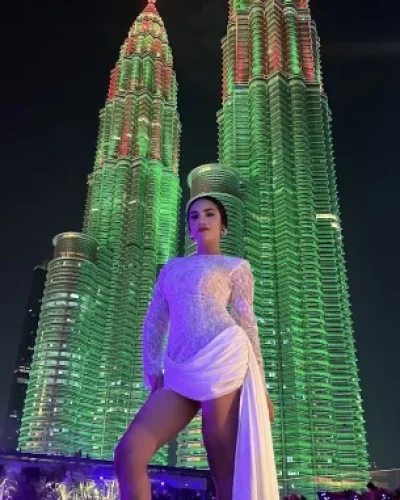 Katharzyna photo 11, asian, average, black hair, 164 cm, 58 kg, Medium bust, Hong Kong