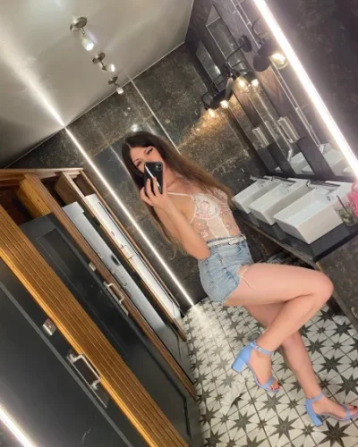 Jasmin photo 11, european, average, brunette, 180 cm, 70 kg, Small bust, Hong Kong
