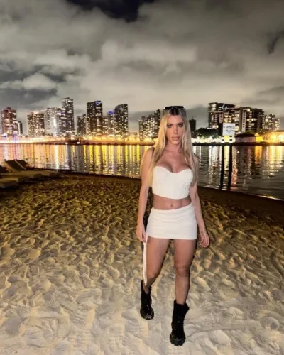 Julieta photo 25, latino, athletic, blonde hair, 162 cm, 61 kg, Medium bust, Hong Kong