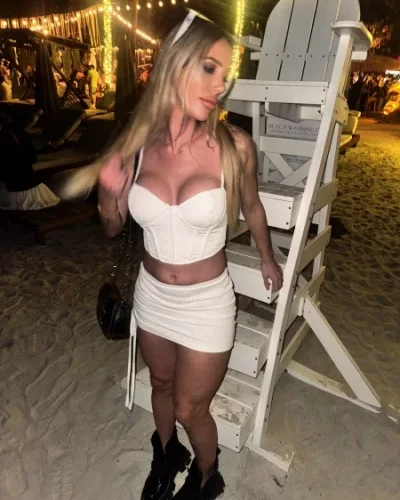 Julieta photo 26, latino, athletic, blonde hair, 162 cm, 61 kg, Medium bust, Hong Kong