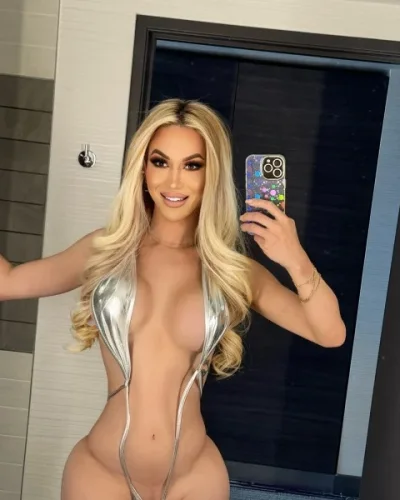 Anahi photo 3, european, curvy, blonde hair, 178 cm, 90 kg, Medium bust, Hong Kong