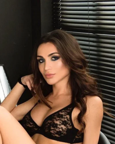 Yana photo 5, slavic, average, brunette, 170 cm, 55 kg, Medium bust, Hong Kong