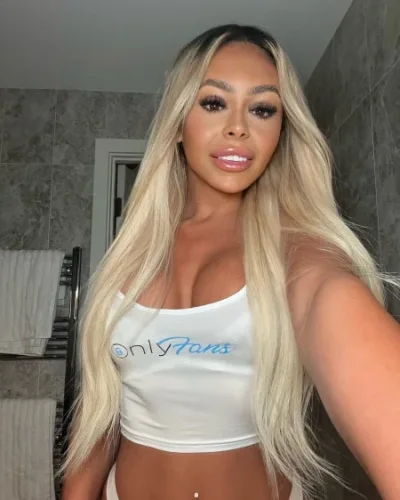 Mollie photo 3, european, petite, blonde hair, 158 cm, 52 kg, Medium bust, Hong Kong