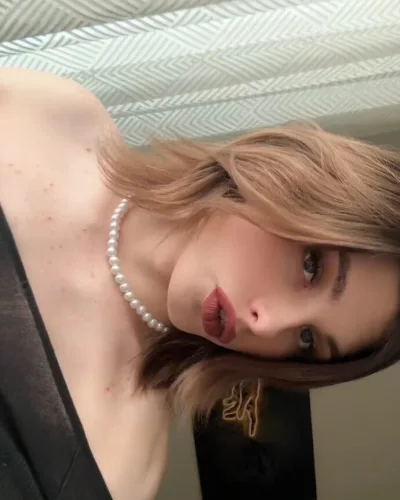 Regina photo 10, slavic, average, auburn hair, 180 cm, 63 kg, Small bust, Hong Kong