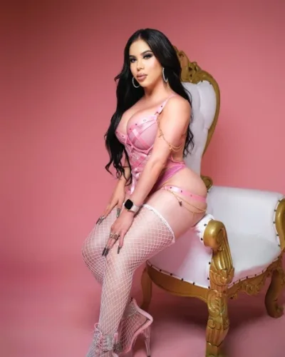 Florencia photo 11, latino, curvy, black hair, 158 cm, 63 kg, Large bust, Hong Kong