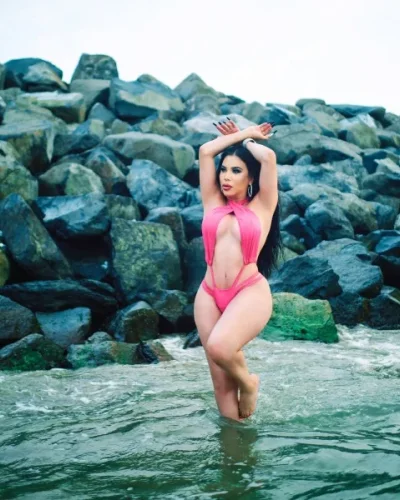 Florencia photo 2, latino, curvy, black hair, 158 cm, 63 kg, Large bust, Hong Kong