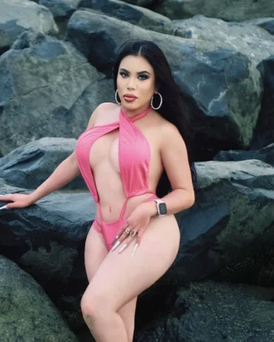 Florencia photo 32, latino, curvy, black hair, 158 cm, 63 kg, Large bust, Hong Kong
