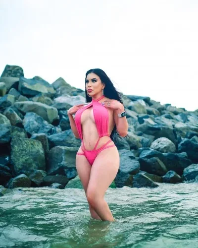 Florencia photo 4, latino, curvy, black hair, 158 cm, 63 kg, Large bust, Hong Kong